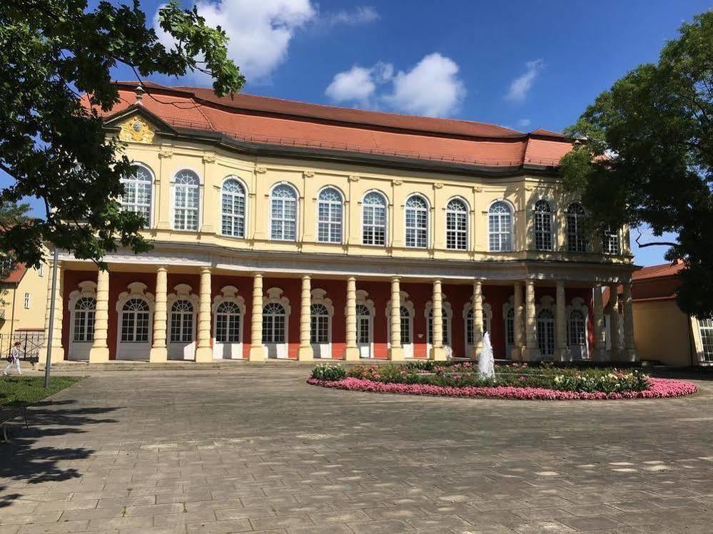 Schlosshotel Schkopau Exterior foto
